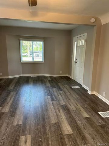 6161 River Road, Flushing, MI 48433
