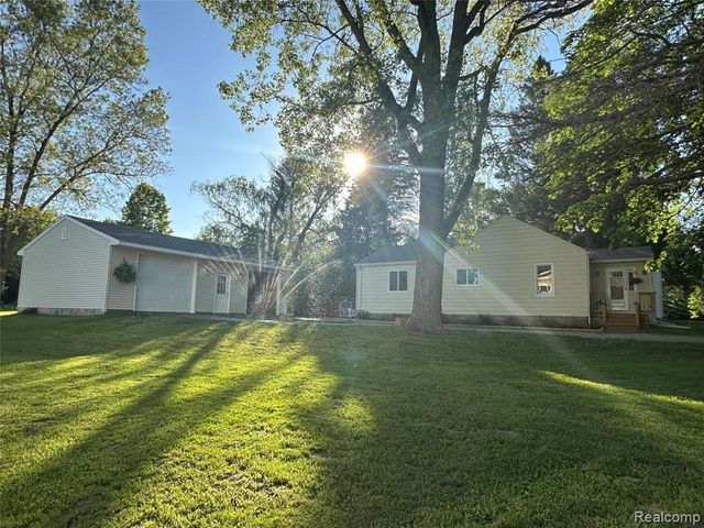 6161 River Road, Flushing, MI 48433