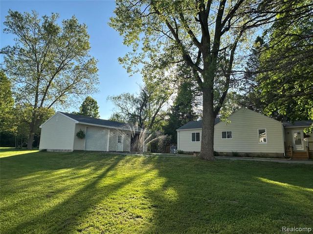 6161 River Road, Flushing, MI 48433