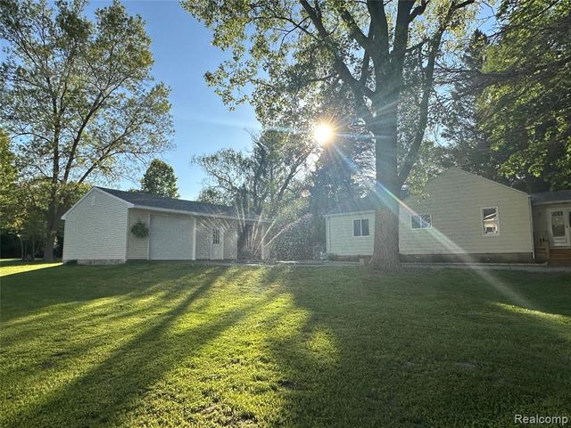 6161 River Road, Flushing, MI 48433