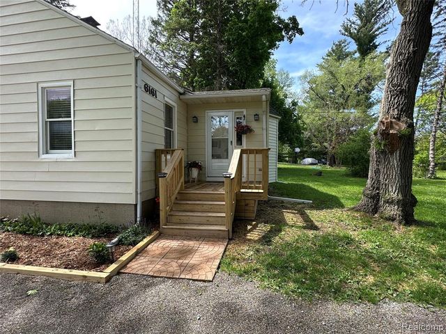 6161 River Road, Flushing, MI 48433
