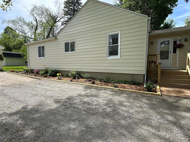 6161 River Road, Flushing, MI 48433