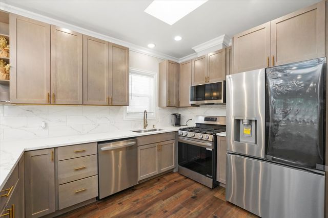 10506 S Edbrooke Avenue, Chicago, IL 60628