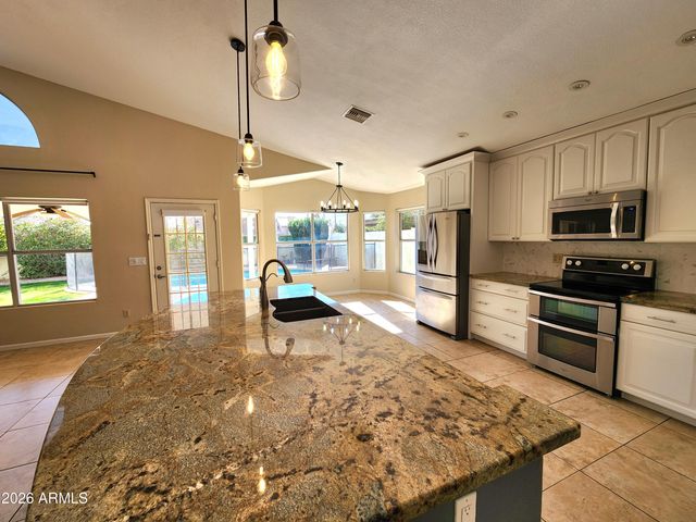 15013 S 46TH Place, Phoenix, AZ 85044