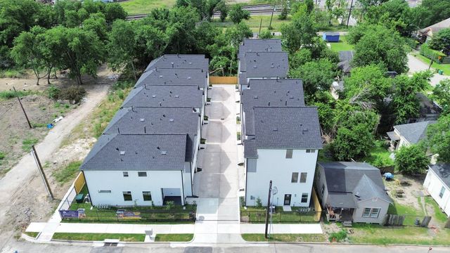 2432 Harrington Street, Houston, TX 77026