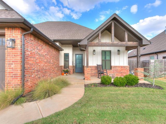 5704 Tiger Stone Drive, Mustang, OK 73064