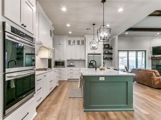 5704 Tiger Stone Drive, Mustang, OK 73064