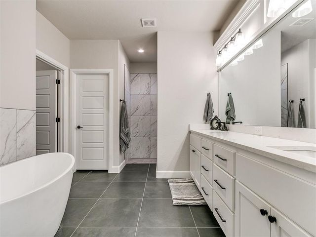 5704 Tiger Stone Drive, Mustang, OK 73064