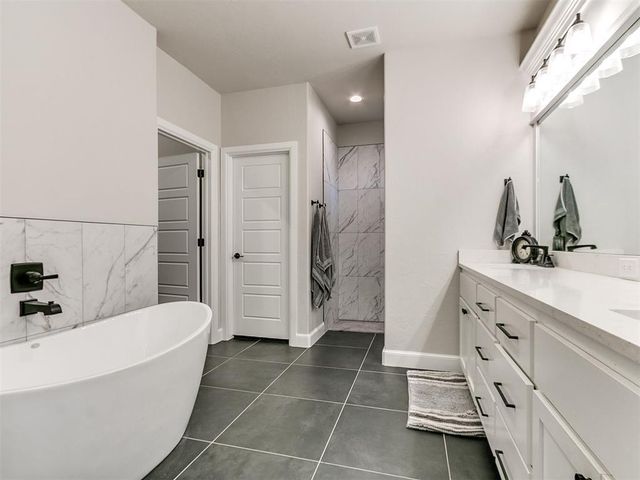 5704 Tiger Stone Drive, Mustang, OK 73064