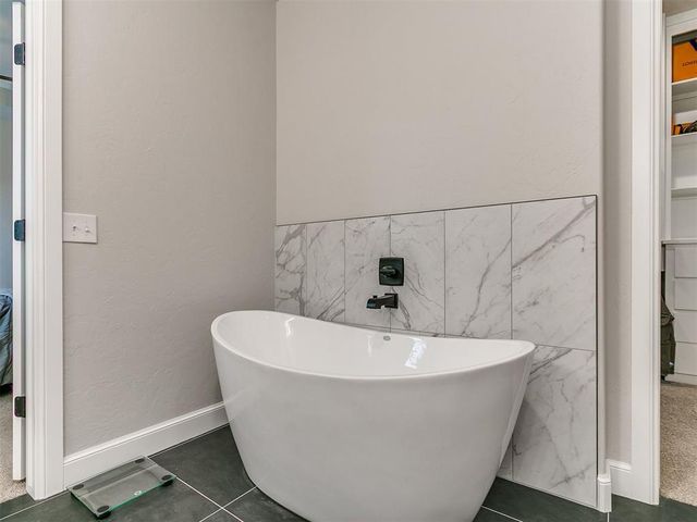 5704 Tiger Stone Drive, Mustang, OK 73064