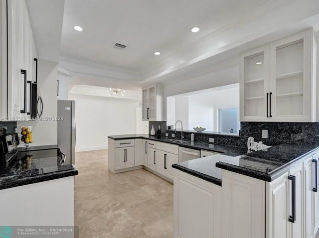 2319 NE 35th Dr, Fort Lauderdale, FL 33308