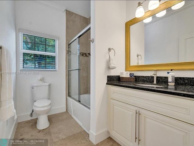 2319 NE 35th Dr, Fort Lauderdale, FL 33308