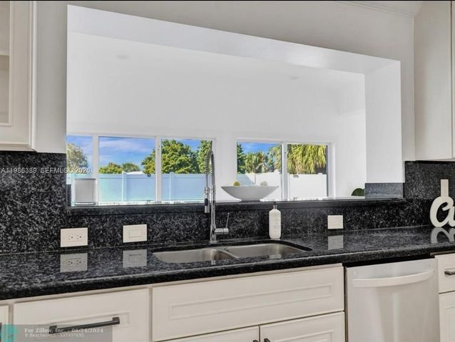 2319 NE 35th Dr, Fort Lauderdale, FL 33308