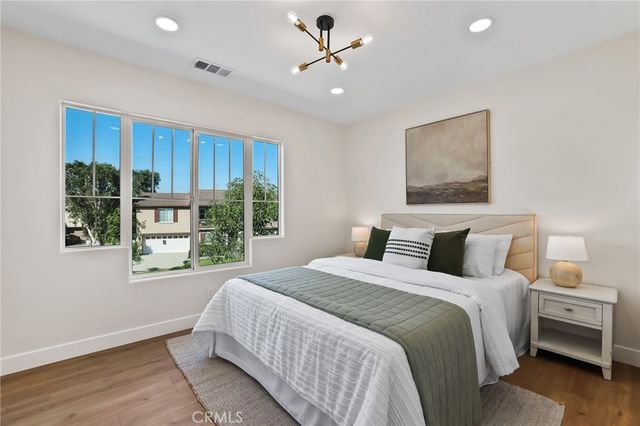 58 Potters Bnd, Ladera Ranch, CA 92694