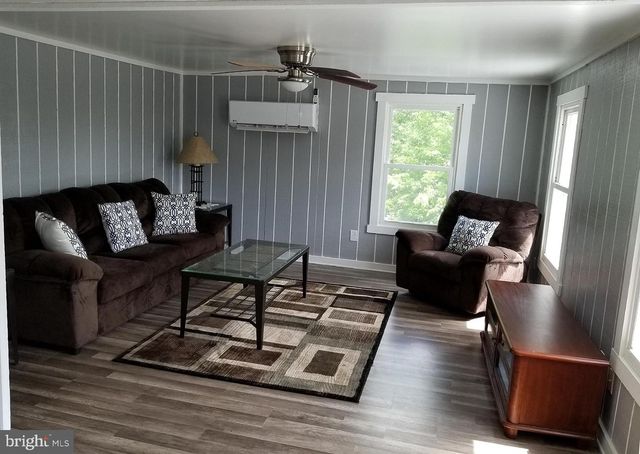215 IRVING AVE N, Colonial Beach, VA 22443