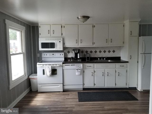 215 IRVING AVE N, Colonial Beach, VA 22443