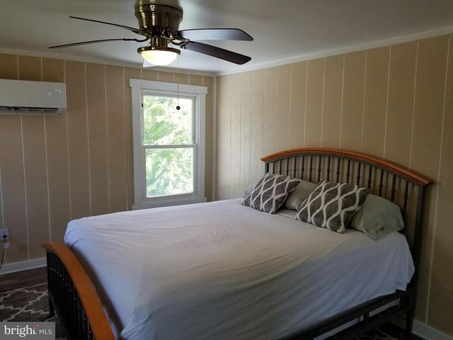 215 IRVING AVE N, Colonial Beach, VA 22443