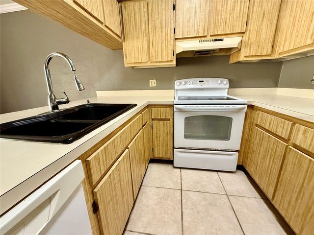 2735 SW 35TH PLACE 601, Gainesville, FL 32608