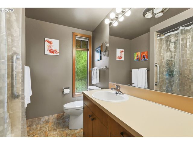 4150 Se PINEHURST Ave, Milwaukie, OR 97267