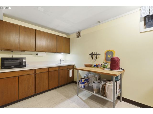 4150 Se PINEHURST Ave, Milwaukie, OR 97267