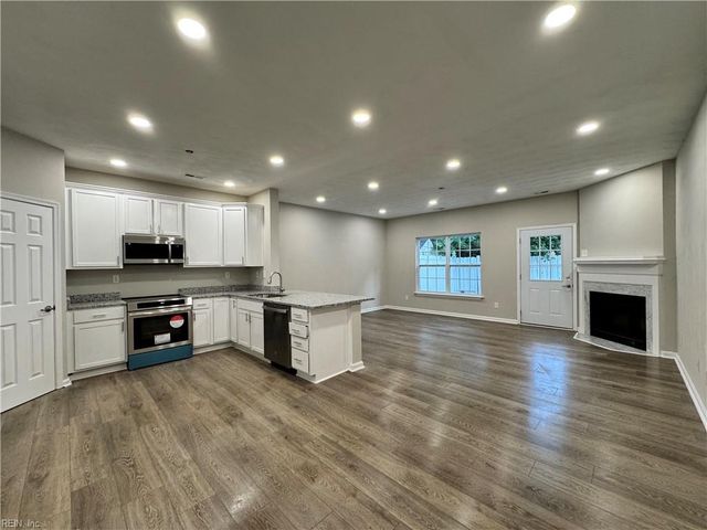 2002 Paramont Ave AVE, Chesapeake, VA 23320