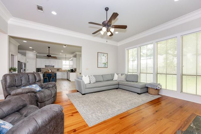 41218 Clearwater Ave, Gonzales, LA 70737