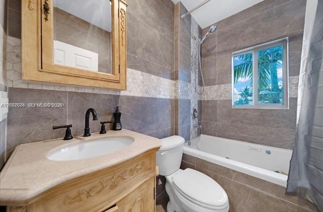 615 NW 10th Terrace 1, Fort Lauderdale, FL 33311