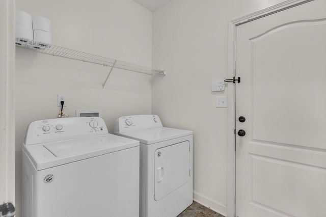 222 Ledina Ct, Clarksville, TN 37043