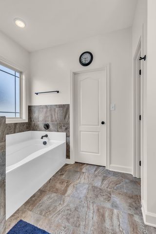 222 Ledina Ct, Clarksville, TN 37043