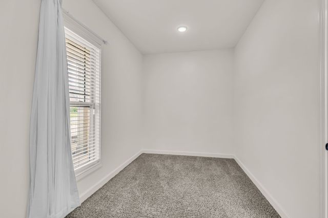 222 Ledina Ct, Clarksville, TN 37043