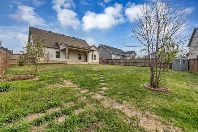 222 Ledina Ct, Clarksville, TN 37043