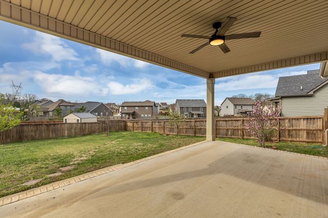 222 Ledina Ct, Clarksville, TN 37043