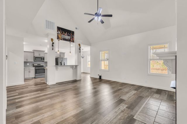 222 Ledina Ct, Clarksville, TN 37043