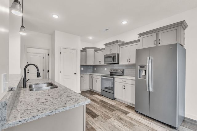 222 Ledina Ct, Clarksville, TN 37043