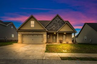 222 Ledina Ct, Clarksville, TN 37043