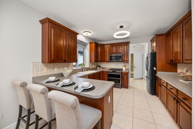 22273 Abington Drive, Farmington Hills, MI 48335