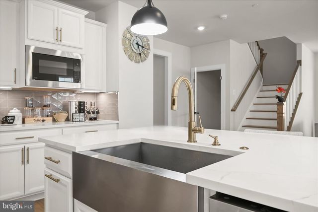 7936 LAWNDALE CIR, Columbia, MD 21044