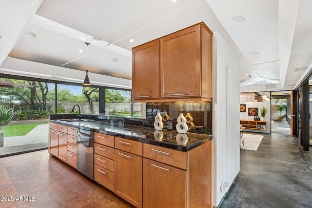 4324 E STANFORD Drive, Phoenix, AZ 85018