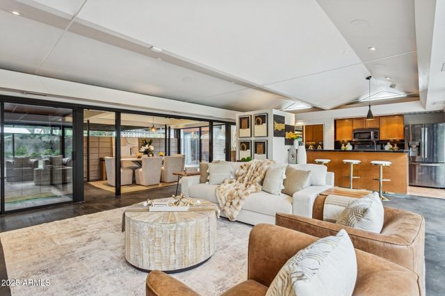 4324 E STANFORD Drive, Phoenix, AZ 85018