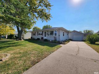 3235 W 16TH Street, Davenport, IA 52804