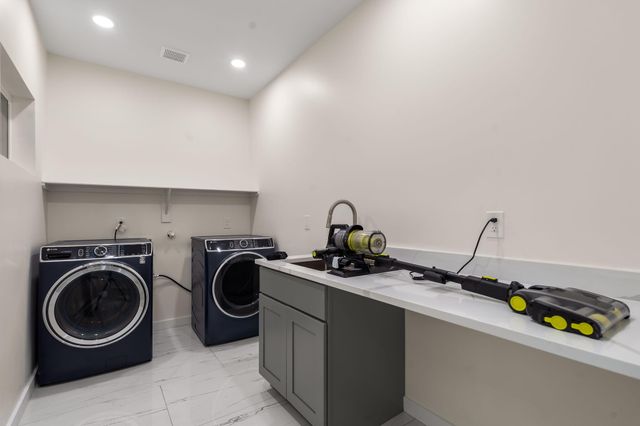 1136 Turner Drive NE, Albuquerque, NM 87123