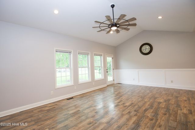 102 Willow Creek Lane, Pinebluff, NC 28373