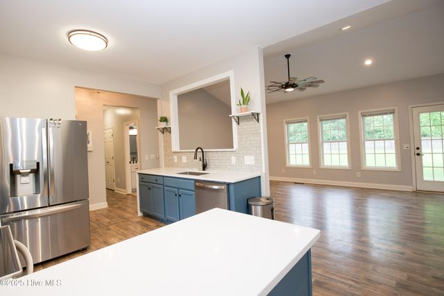 102 Willow Creek Lane, Pinebluff, NC 28373
