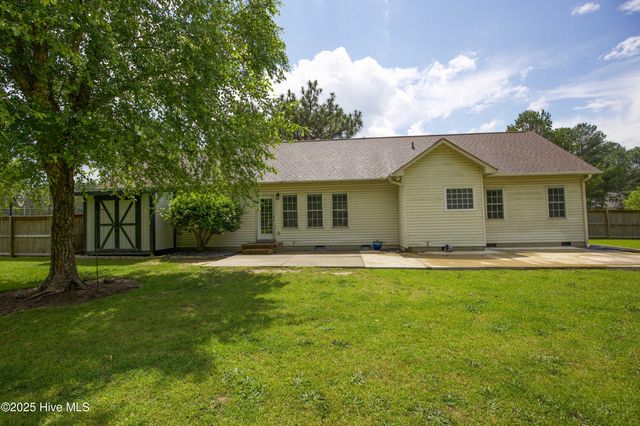 102 Willow Creek Lane, Pinebluff, NC 28373