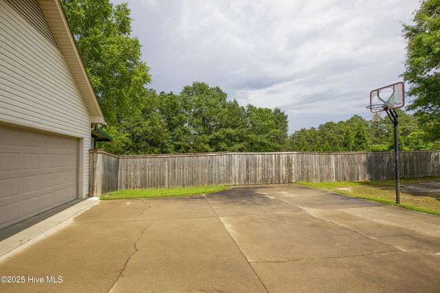 102 Willow Creek Lane, Pinebluff, NC 28373
