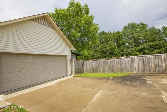 102 Willow Creek Lane, Pinebluff, NC 28373