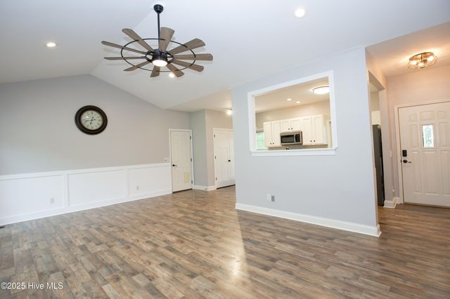 102 Willow Creek Lane, Pinebluff, NC 28373