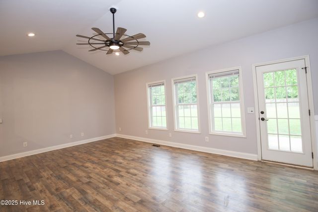 102 Willow Creek Lane, Pinebluff, NC 28373