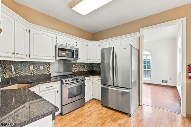 15 Champlain Way, Franklin Twp., NJ 08823