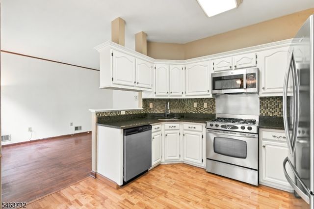 15 Champlain Way, Franklin Twp., NJ 08823